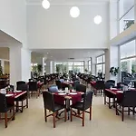 Larissa Club فندق