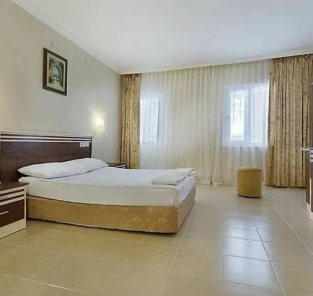 Larissa Club 3* Side