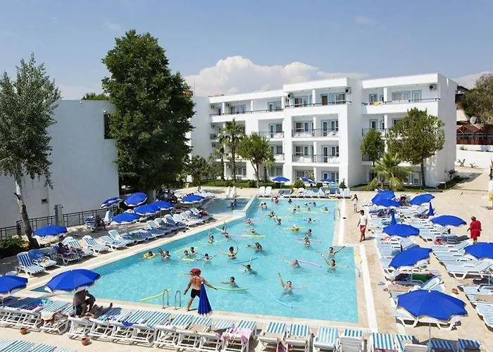 Larissa Club فندق