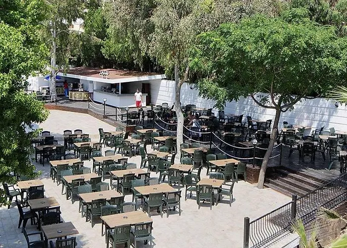 Larissa Club Hotel 3*