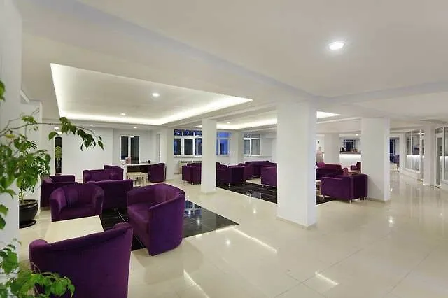 Larissa Club Hotel 3*