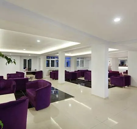 Larissa Club מלון 3*